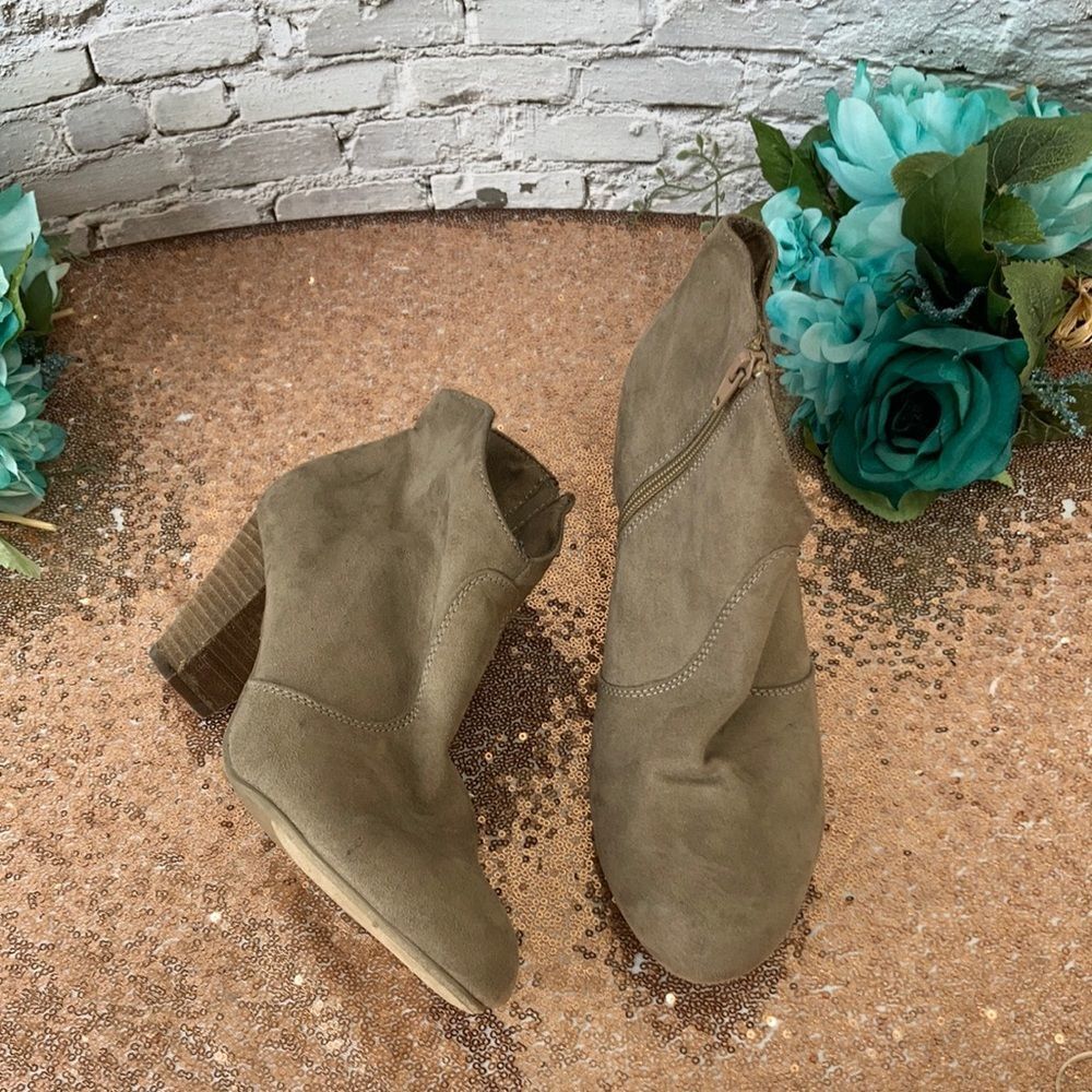 Report Heeled Booties 9.5